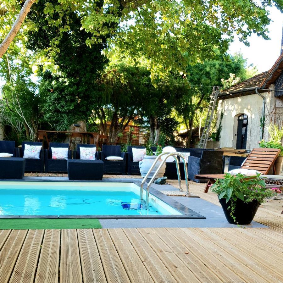 Hotel Le 4 Feuilles En.Camargue Bernis Exterior foto